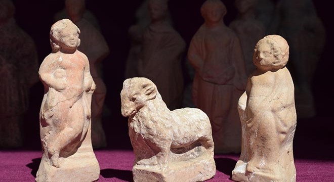 Myra Antik Kenti’nde 50’den fazla heykelcik bulundu