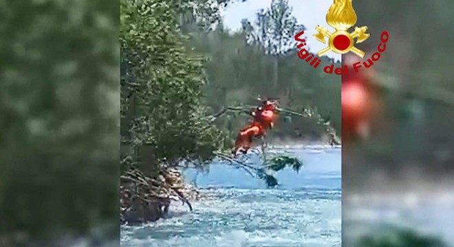 Nehre düşen kadın, helikopterle kurtarıldı