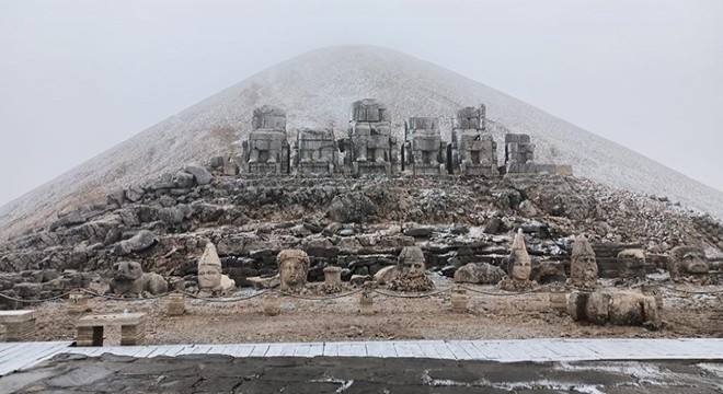 Nemrut Dağı na yılın ilk karı yağdı