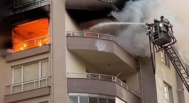 Niğde de apartman yangını; 10 kişi dumandan etkilendi