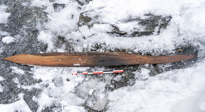 Norveç’te arkeologlar, buzullarda 1300 yıllık kayak takımı buldu