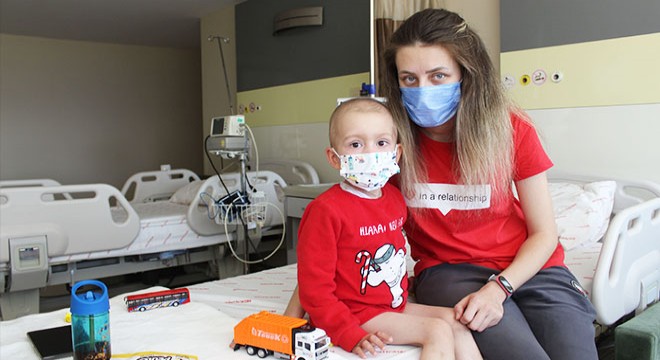 Oğlu Antalya da lösemi tedavisinde, kızı savaşın ortasında