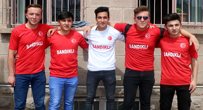 Öğrenciler milli maç için Antalya da