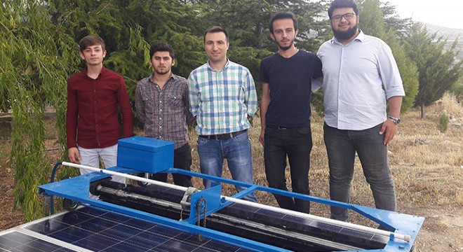 Öğrencilerden güneş paneli yıkama robotu