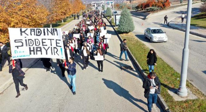 Öğrencilerden  kadına şiddete hayır  yürüyüşü