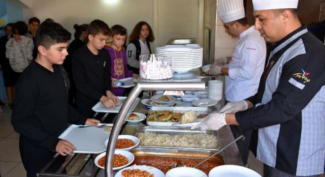 Öğrencilere Atatürk ün sevdiği yemekler ikram edildi