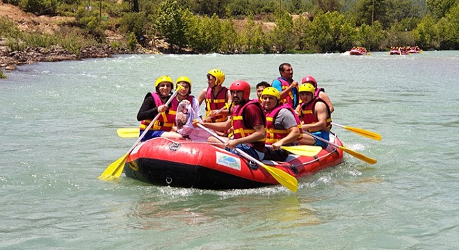 Öğrencilere kanyon gezisi ve rafting