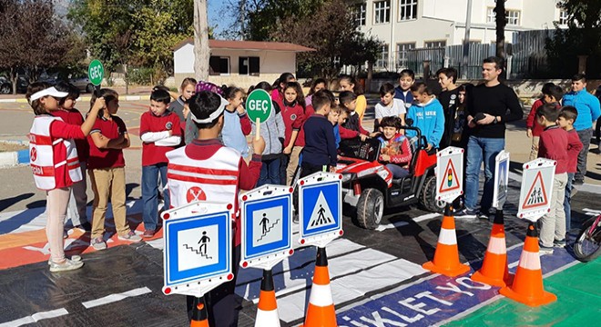 Öğrencilere uygulamalı trafik eğitimi