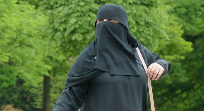 Okullarda çocukların ‘burka’ giymesi yasaklandı