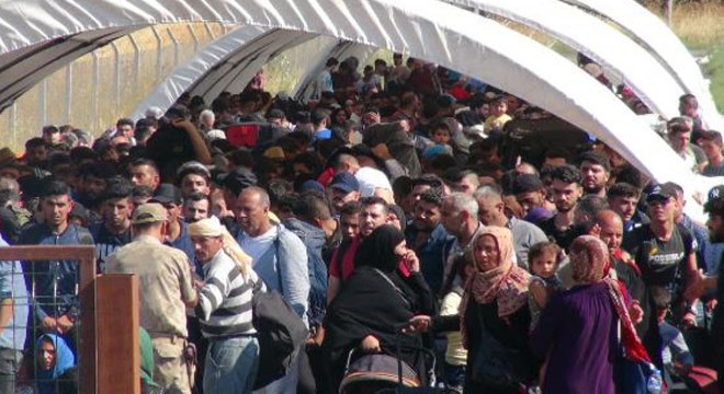 Öncüpınar dan bayramlaşmaya giden Suriyeli sayısı 8 bin oldu