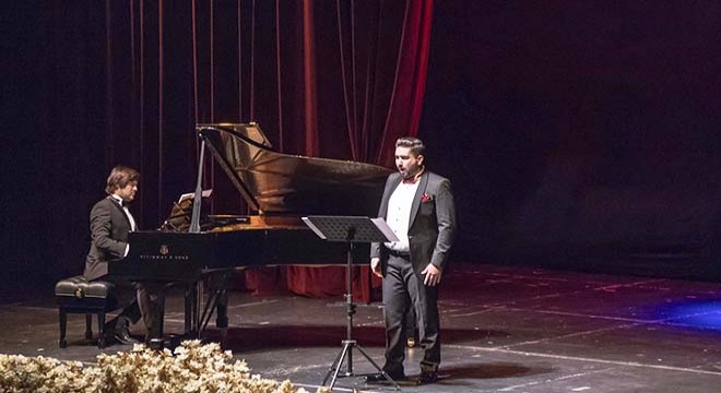 Opera sahnesinde  Rus bestecileri konseri 