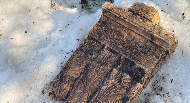 Ormana gizlenmiş tarihi mezar taşı ele geçirildi
