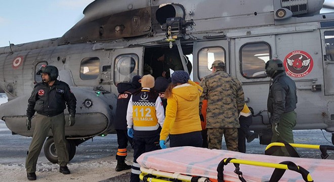 Ormanda kaybolan teknisyenler askeri helikopterle kurtarıldı