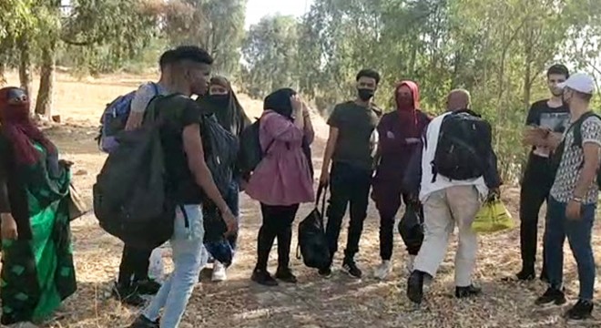Ormanlık alanda 25 kaçak göçmen yakalandı