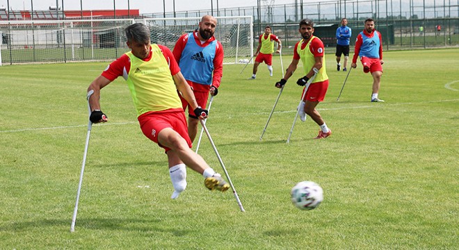 Osman Çakmak: Dünyada ampute futbol bizden sorulur
