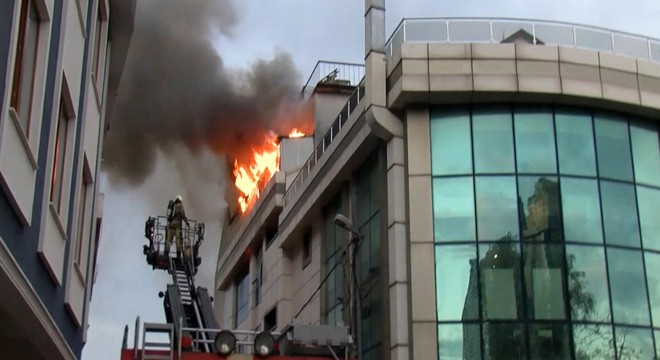 Otelde yangın; 9 kişi kurtarıldı