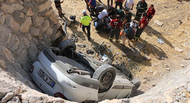 Otomobil 3 metrelik istinat duvarından düştü: 1 ölü