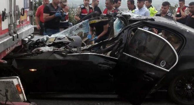 Otomobil TIR a arkadan çarptı: 2 ölü