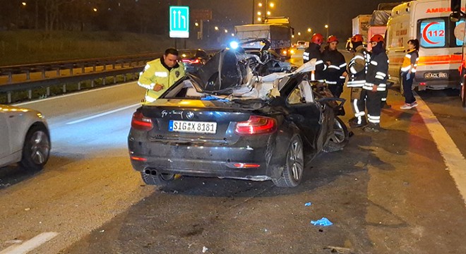 Otomobil, TIR’ın altına girdi: 1 ölü, 2 yaralı