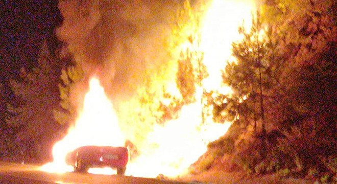 Otomobilde çıkan yangın, ormana da sıçradı
