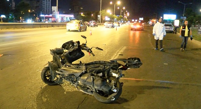 Otomobilin çarptığı motosikletli hayatını kaybetti