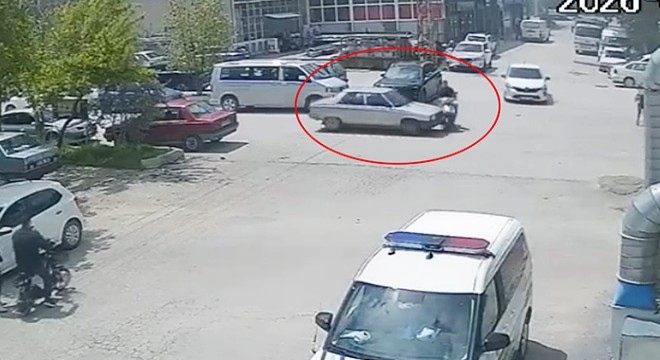 Otomobille çarpışan motosiklet sürücüsü yaralandı
