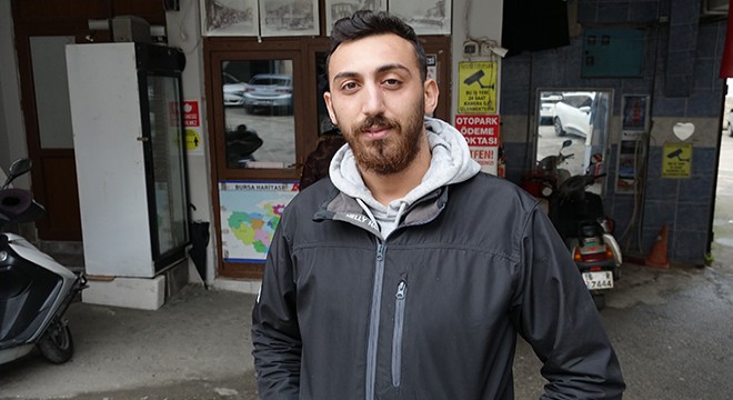 Otopark görevlisi uyurken sigarasından alıp, 500 lira çaldı
