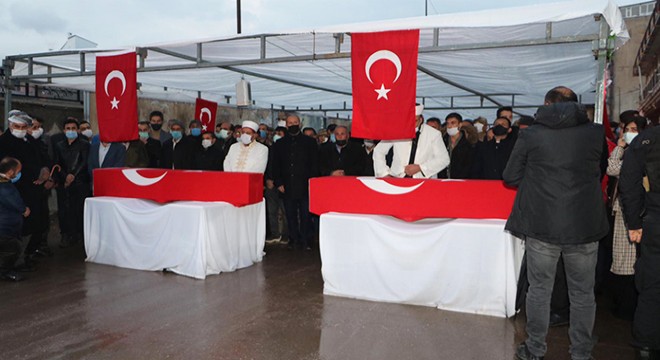 PKK nın katlettiği işçiler için hazin tören