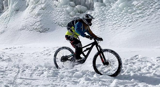 Palandöken’de kar üstünde bisiklet keyfi