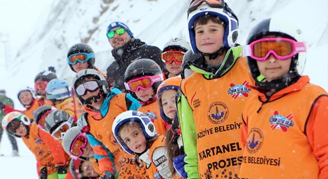 Palandöken de köy çocuklarına kayak eğitimi