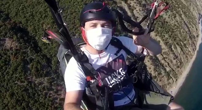 Paraşütle 600 metre yükseklikte  maske  uyarısı