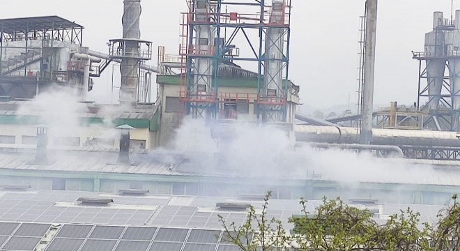Parke fabrikasında yangın; 3 işçi dumandan etkilendi