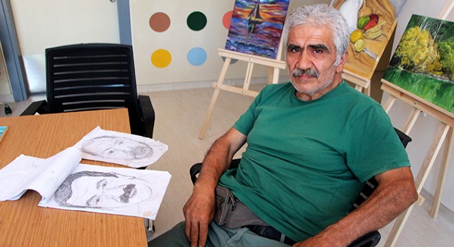 Parkinson hastası emekli doktor, resim çizerek hayata tutundu