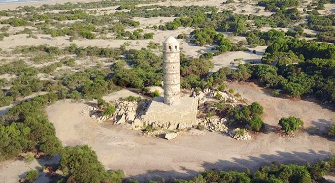 Patara Deniz Feneri, büyük oranda orijinal taşlarla yeniden ayağa kaldırılıyor