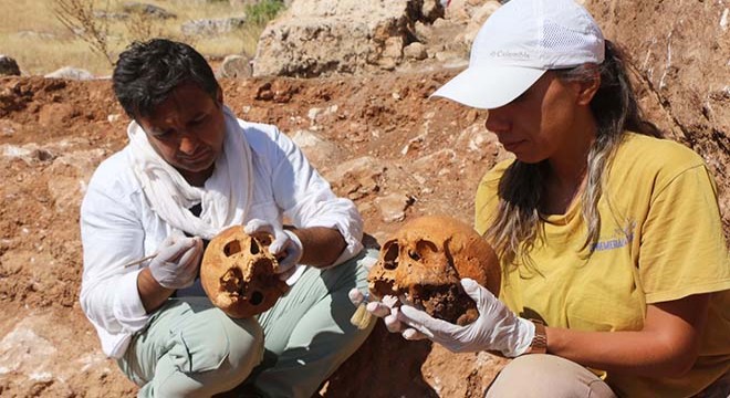 Perre Antik Kenti nde 1800 yıllık 4 insan iskeleti bulundu