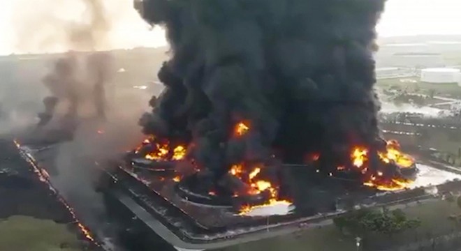 Petrol rafinesindeki patlamanın yarattığı tahribat görüntülendi