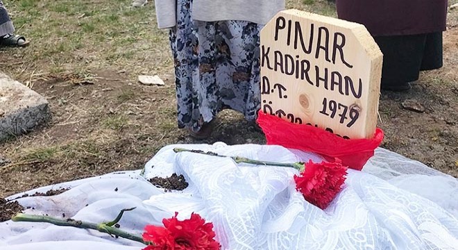 Pınar, giyemediği gelinliği ile son yolculuğuna uğurlandı