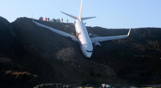 Pistten çıkan uçakta yolcuların  ölüm korkusu 