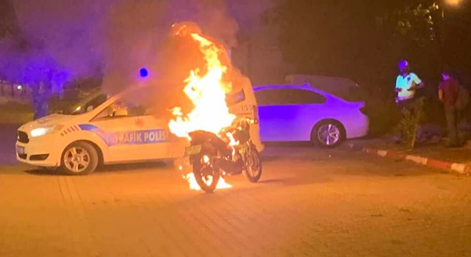 Polis ceza yazınca motosikletini ateşe verdi