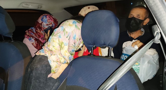 Polisten kaçan otomobilde 8 kaçak göçmen yakalandı