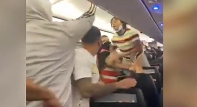 Porto Riko’da yolcu uçağında ‘maske’ kavgası