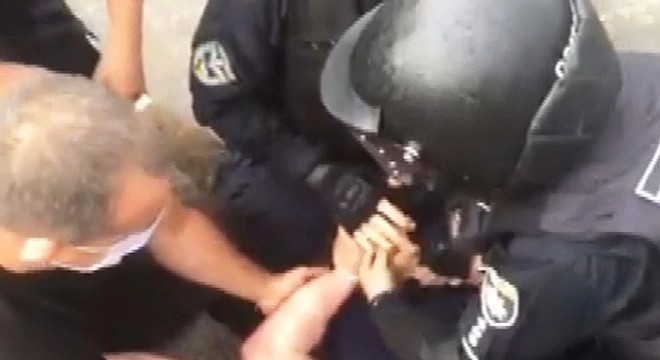 Radikal milliyetçilerle polis arasında arbede:15 gözaltı