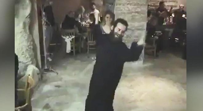 Rahibin dans şovu sosyal medyada viral oldu