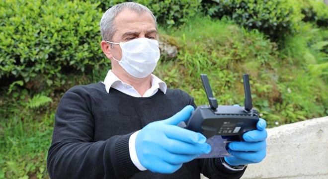 Rizeli muhtar drone ile maske dağıtıyor