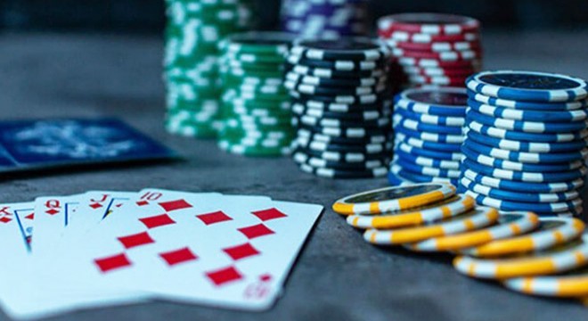 Ruhsatsız iş yerinde kumar oynayan 38 kişiye ceza