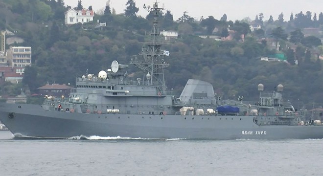 Rus savaş gemileri İstanbul Boğazı ndan peş peşe geçti