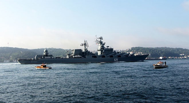 Rus savaş gemileri peş peşe İstanbul Boğazı ndan geçti