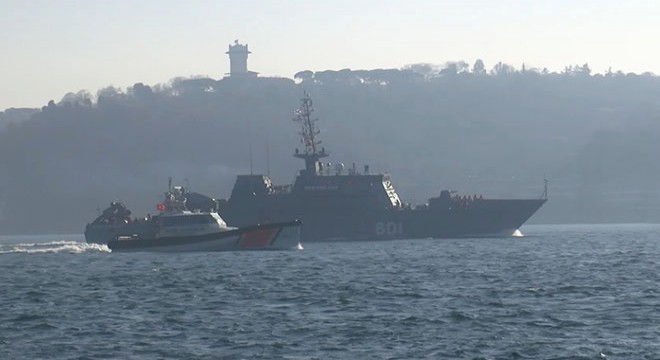 Rus savaş gemisi İstanbul Boğazı ndan geçti