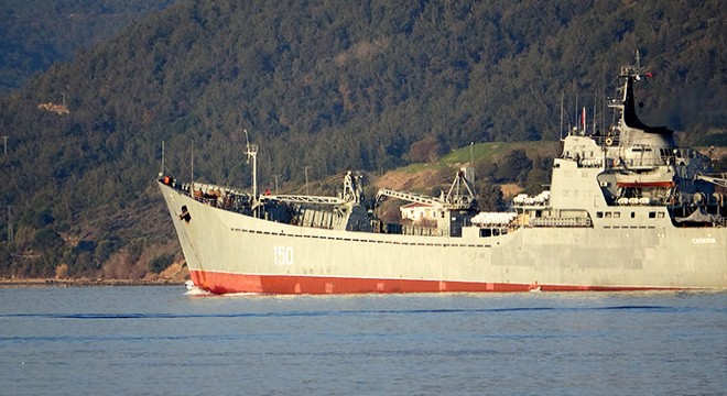 Rus savaş gemisi  Saratov  Çanakkale Boğazı’ndan geçti