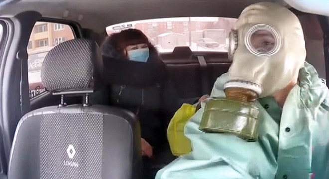 Rus taksi sürücüsünden tepki çeken  koronavirüs şakası 
